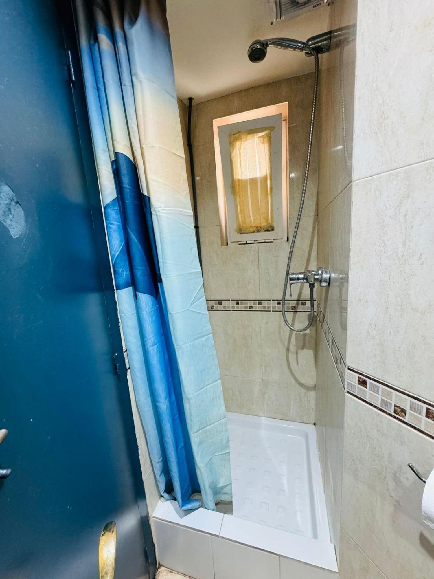 Camera Matrimoniale Superior con Finestra